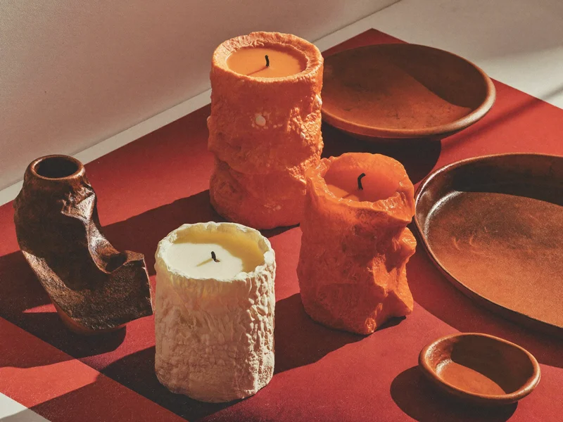 Dettaglio illustrato di materiali e lavorazione per candele e decor